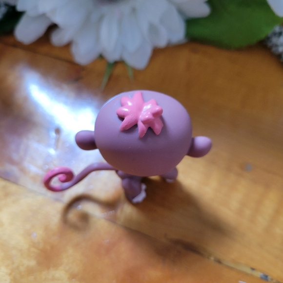 Littlest Pet Shop LPS #2469 Monkey Brown Pink Green Eyes 2007 - Picture 6 of 12